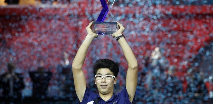 Chung derrotó a Rublev en la final y ganó el trofeo inaugural de las Next Gen ATP Finals.  Foto Antonio Calanni / AP