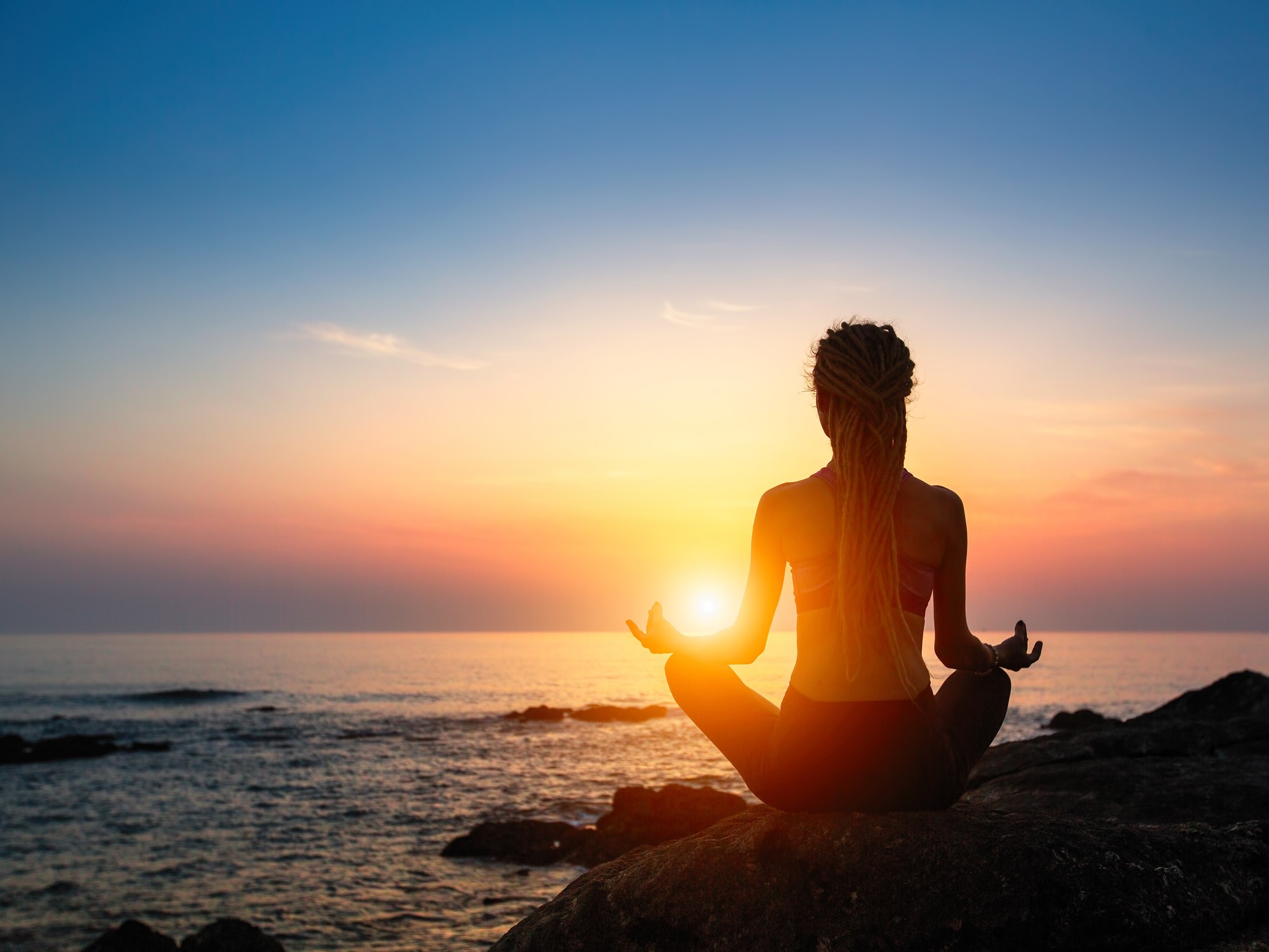 Actividad de agregación.  Al universo, a la vida, al Dios al que le pedimos./ Shutterstock.