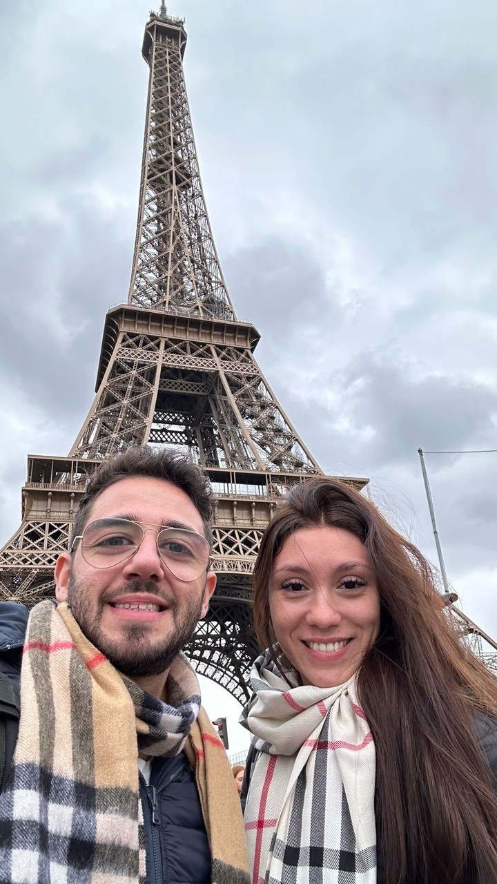 Salomón y Betiana escalando en París, rumbo en Dubai.