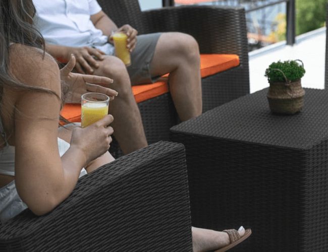 Cómo los muebles de plástico para exterior en Panamá pueden mejorar la funcionalidad de tu jardín